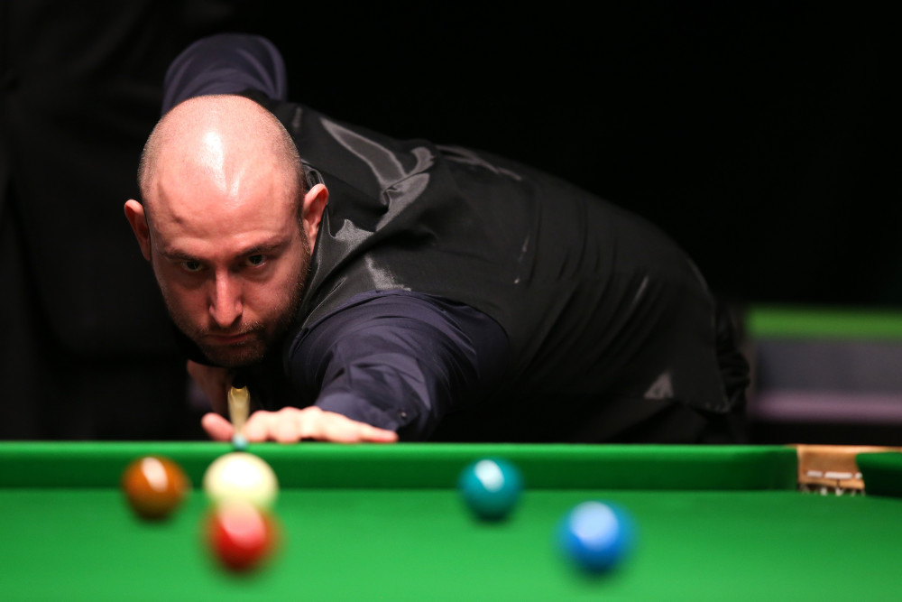 现出强烈的 现出强烈的